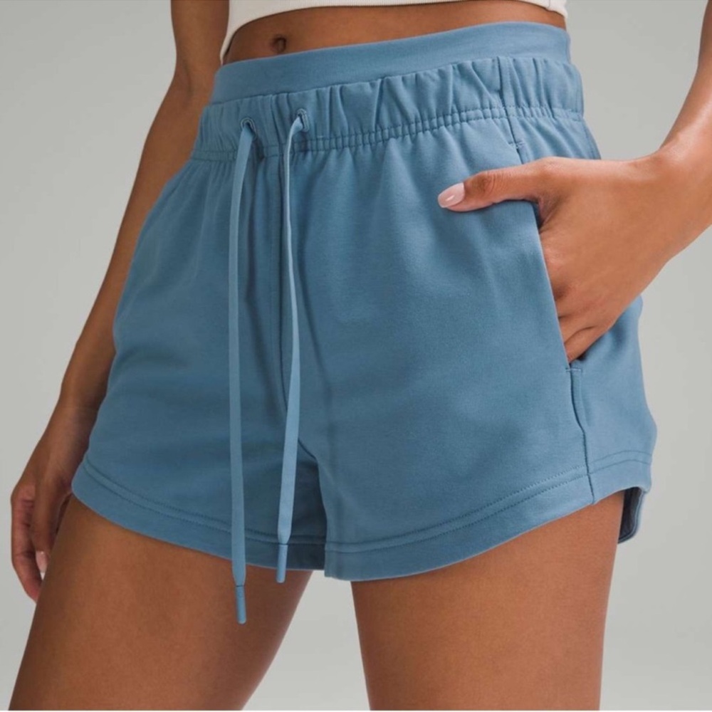 Lululemon Inner Glow High-Rise Short 3"
Utility Blue